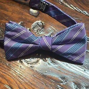 Countess Mara‎ Bow Tie NWT